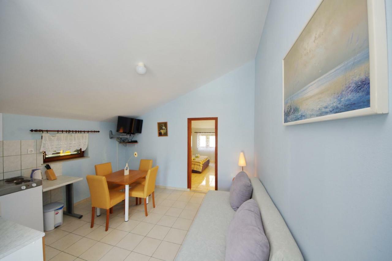 Apartments Eduard Vrsi Eksteriør billede